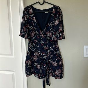 BB Dakota navy blue floral v neck romper w/ tie belt